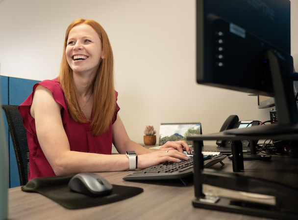 An employee scheduling in-home senior care services in Chicago, IL